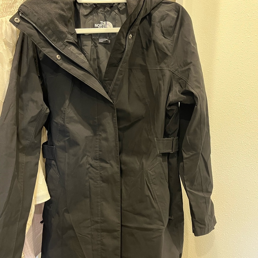 North face Women’s Rain Jacket with hood. Size Medium